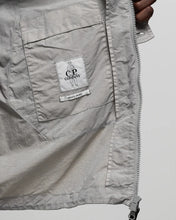 Load image into Gallery viewer, Cp Company Flatt Nylon Goggle Overshirt Drizzle Grey
