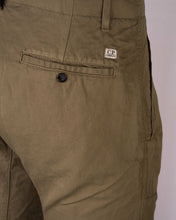 Load image into Gallery viewer, Cp Company Cotton Linen Lens Cargo Pants in Burnt Olive
