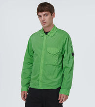 Load image into Gallery viewer, Cp Company Chrome-R Overshirt In Green
