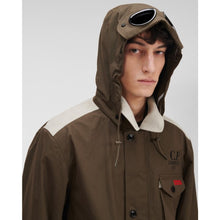 Load image into Gallery viewer, Cp Company Ventile 50th Anniversary Goggle La Mille Jacket In Ivy Green
